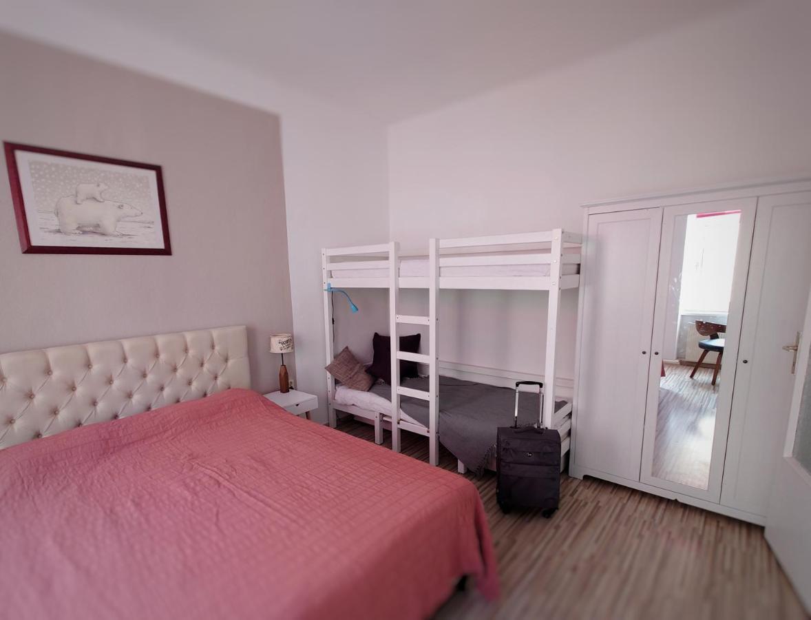 Apartment Flat In Neo Country Style Aus Gründerzeit Bis 6 Person *