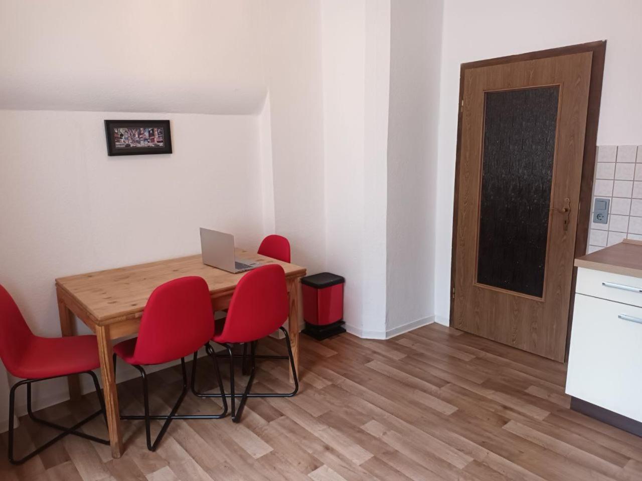 Flat In Neo Country Style Aus Gruenderzeit Bis 6 Person Leipzig